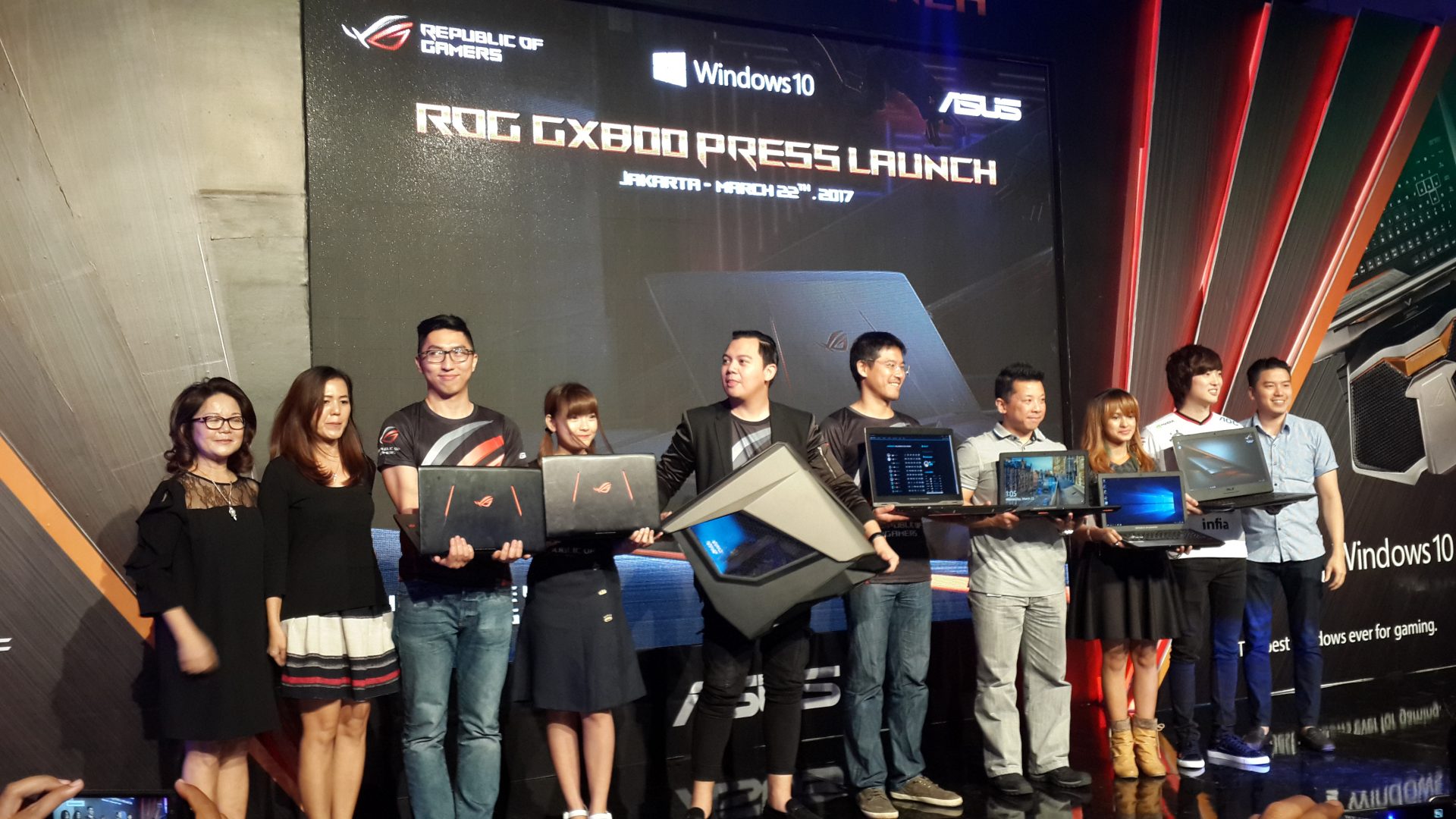 ASUS resmikan produk flagsip ROG GX800 Laptop Gaming spek dewa dengan harga 95 juta’an