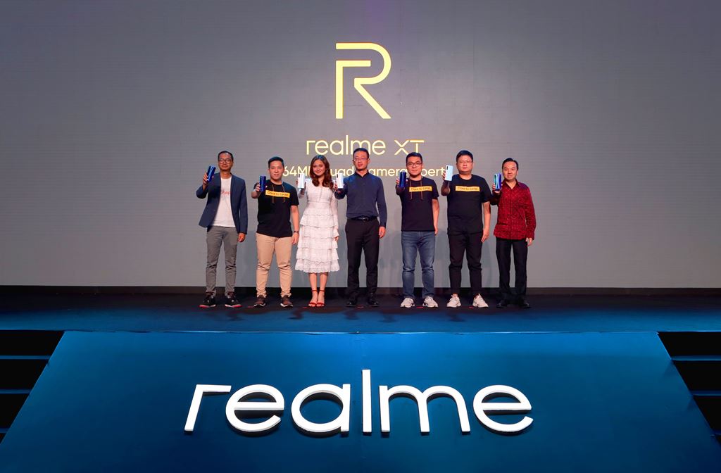 Peluncuran realme XT-1213123