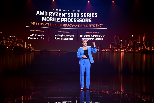 Lisa Su_holding chip